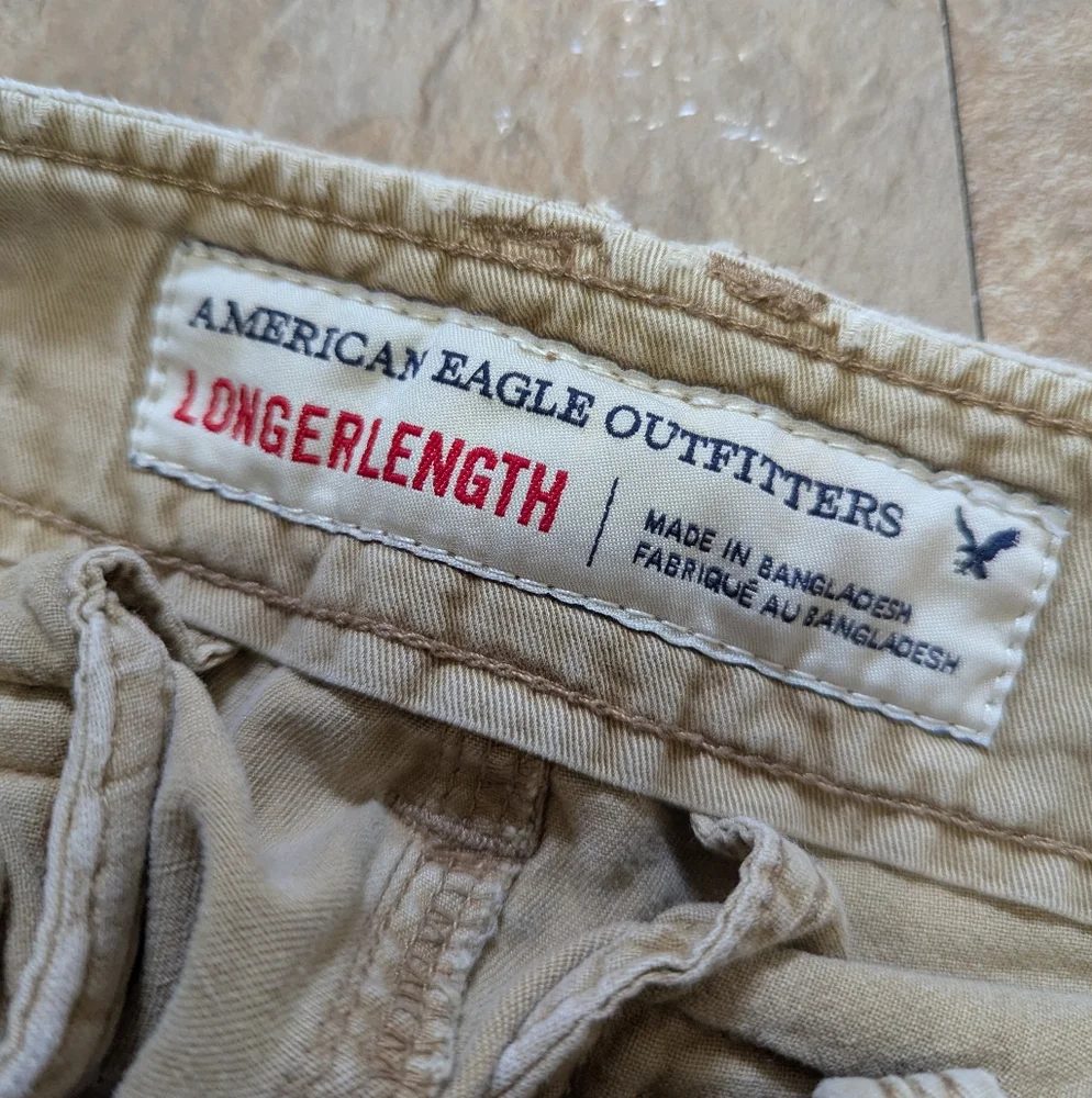 Vintage American Eagle Outfitters‎ Size 28 Tan Longer Length Cargo Shorts